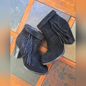 NWOT sbicca "wynonna" black leather ankle heeled cowgirl boots w/ tassles - 7.5